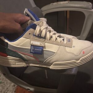Puma Men's Cream and Blue Sneakers
